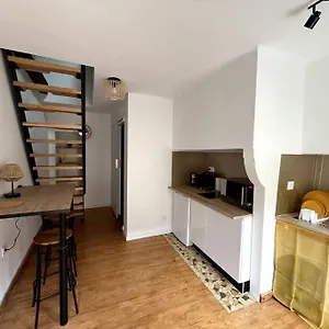 Hébergement de vacances Maisonnette Dans Vieux Village, Espere