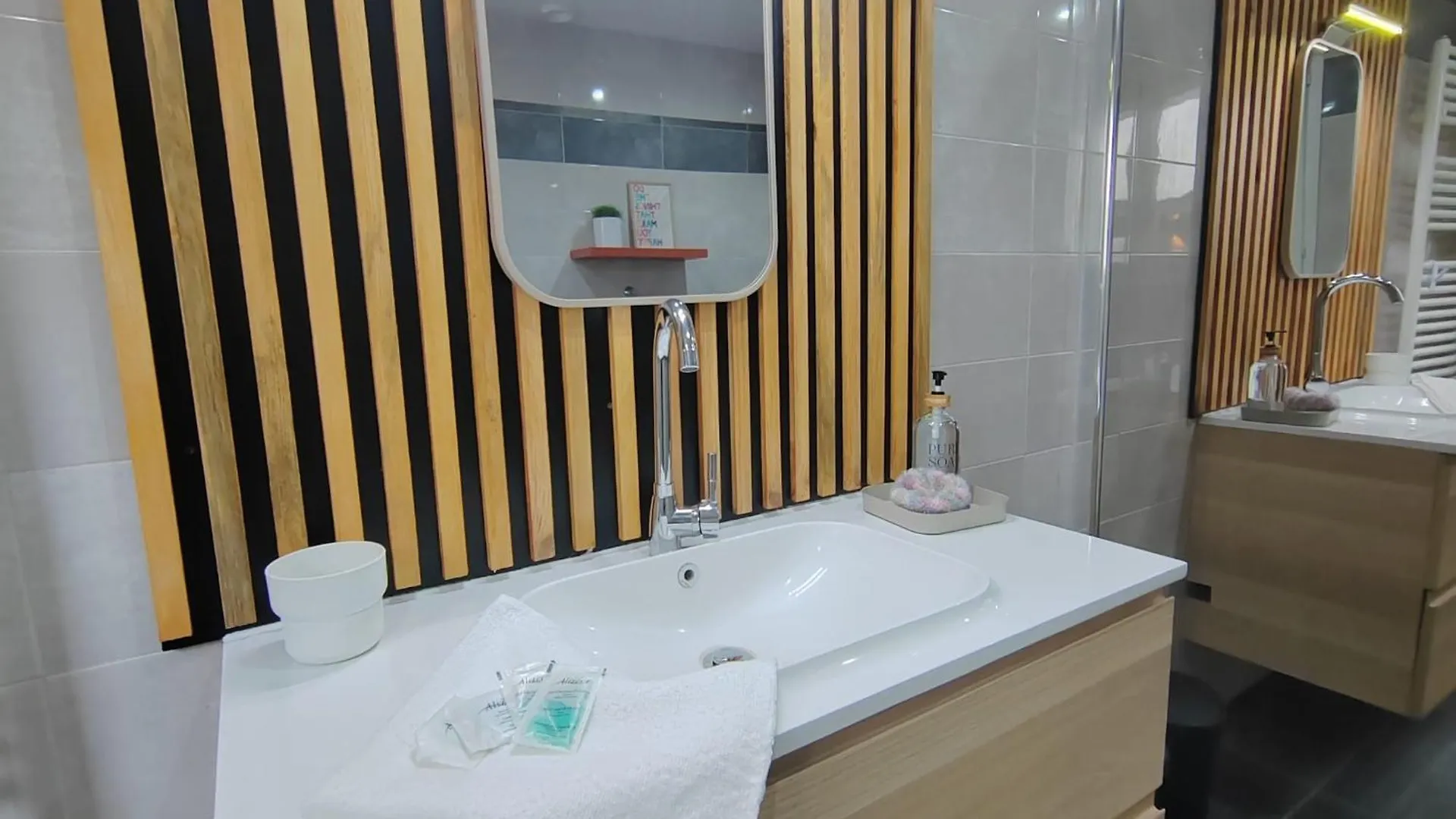 Homestay Les Cactus Apartment Grisolles